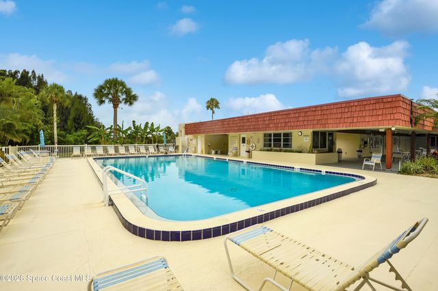 52 Woodland Drive 103, Vero Beach, FL 32962