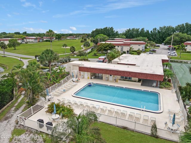 52 Woodland Drive 103, Vero Beach, FL 32962