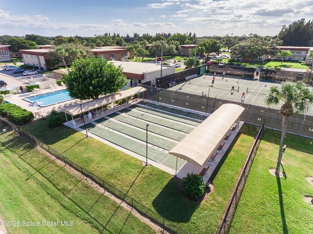 52 Woodland Drive 103, Vero Beach, FL 32962