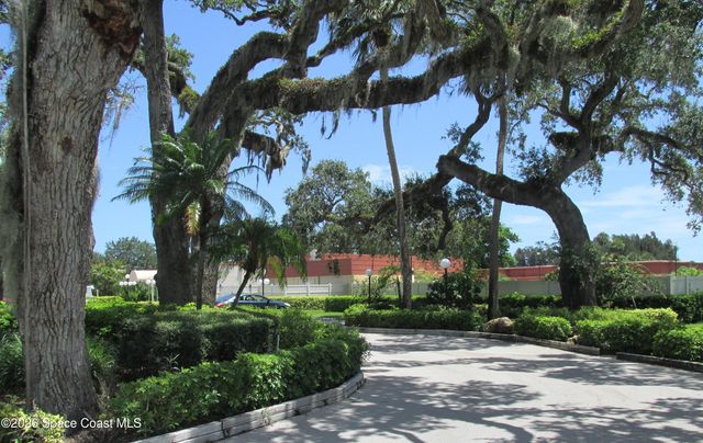 52 Woodland Drive 103, Vero Beach, FL 32962