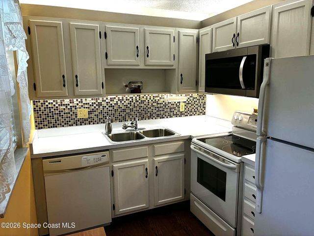 52 Woodland Drive 103, Vero Beach, FL 32962