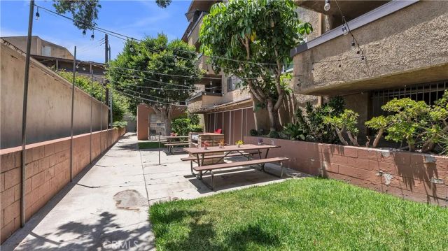 320 E Stocker 304, Glendale, CA 91207