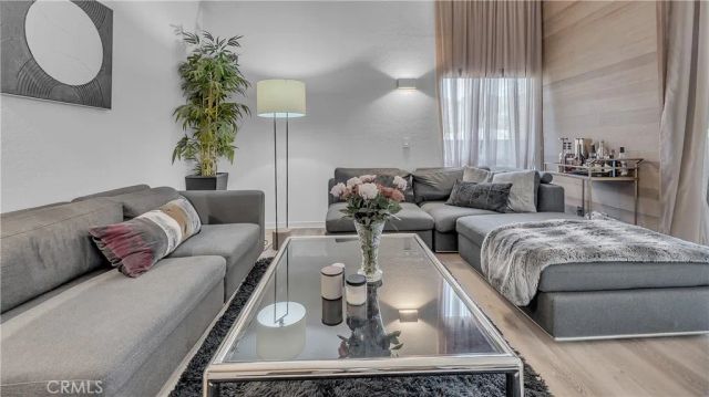 320 E Stocker 304, Glendale, CA 91207
