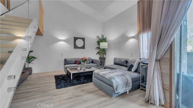 320 E Stocker 304, Glendale, CA 91207
