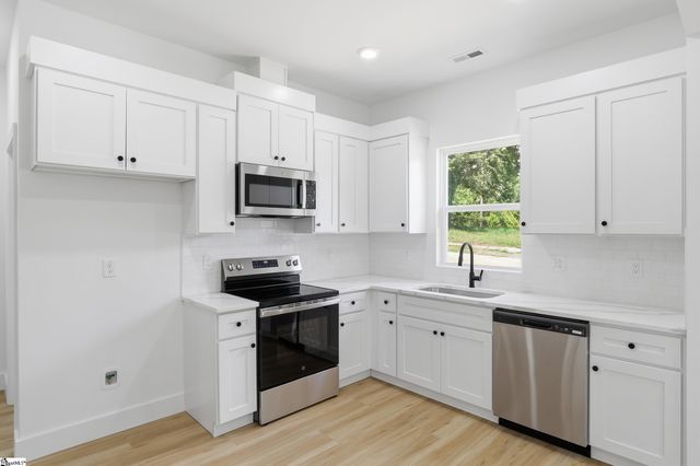 706 Gray Street, Woodruff, SC 29388