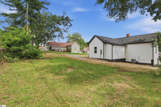 706 Gray Street, Woodruff, SC 29388