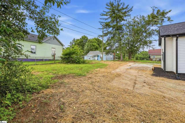 706 Gray Street, Woodruff, SC 29388