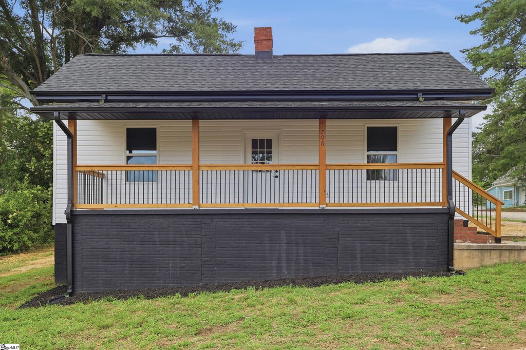 706 Gray Street, Woodruff, SC 29388