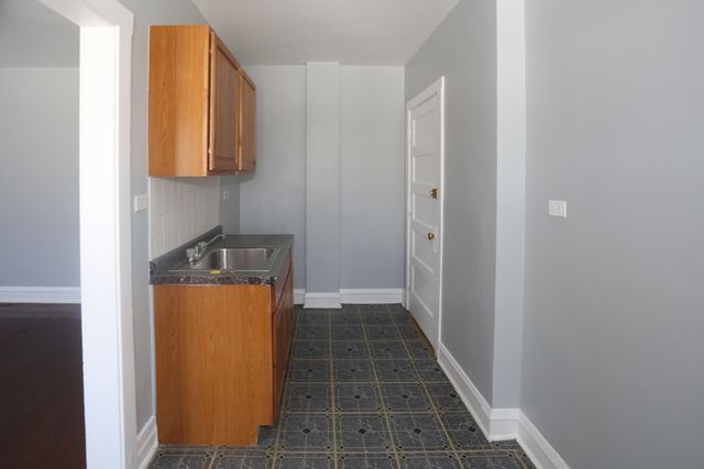 4608 N Beacon Street 4D, Chicago, IL 60640