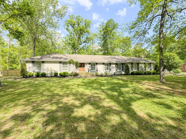 1506 Hillwood Cir, Lafayette, TN 37083