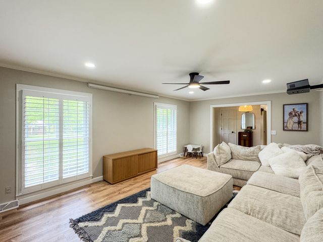 1506 Hillwood Cir, Lafayette, TN 37083