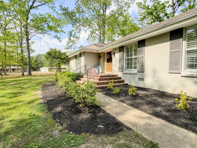 1506 Hillwood Cir, Lafayette, TN 37083
