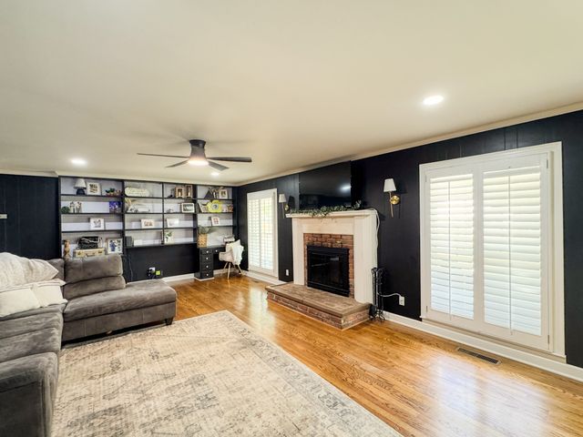 1506 Hillwood Cir, Lafayette, TN 37083