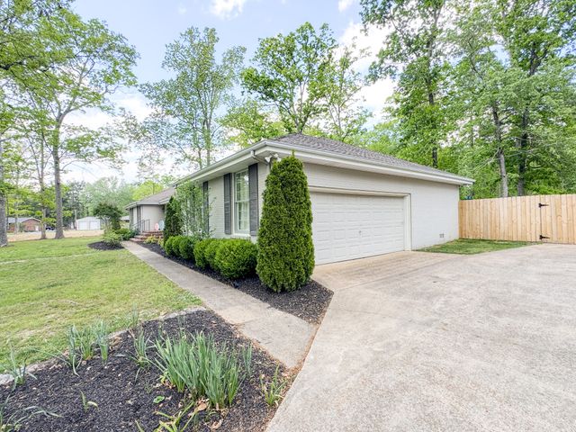 1506 Hillwood Cir, Lafayette, TN 37083