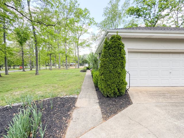 1506 Hillwood Cir, Lafayette, TN 37083