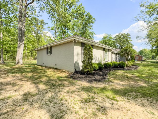 1506 Hillwood Cir, Lafayette, TN 37083