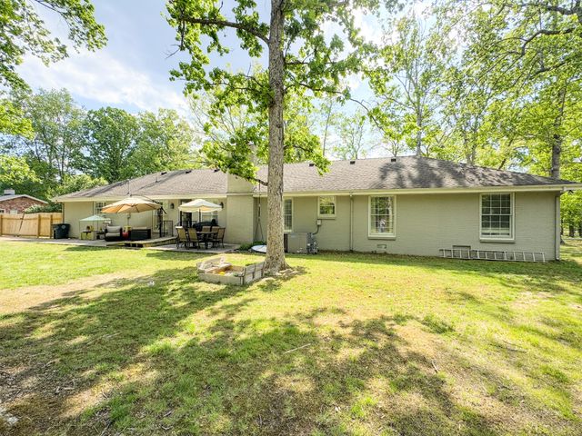 1506 Hillwood Cir, Lafayette, TN 37083