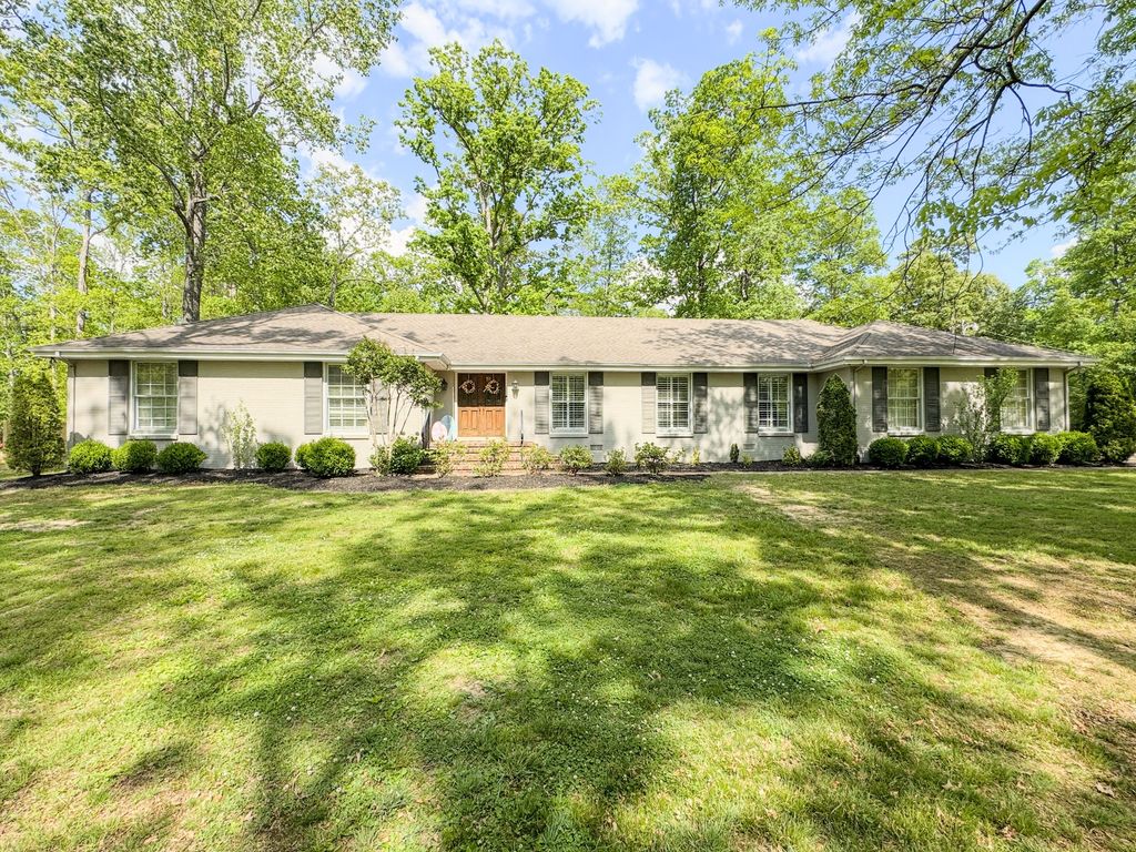 1506 Hillwood Cir, Lafayette, TN 37083