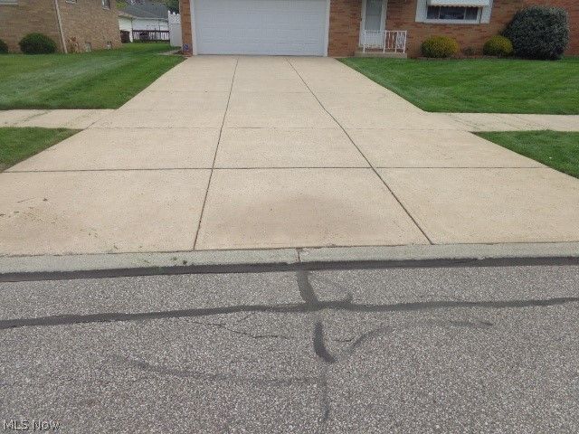 6195 Jamestown Drive, Parma, OH 44134