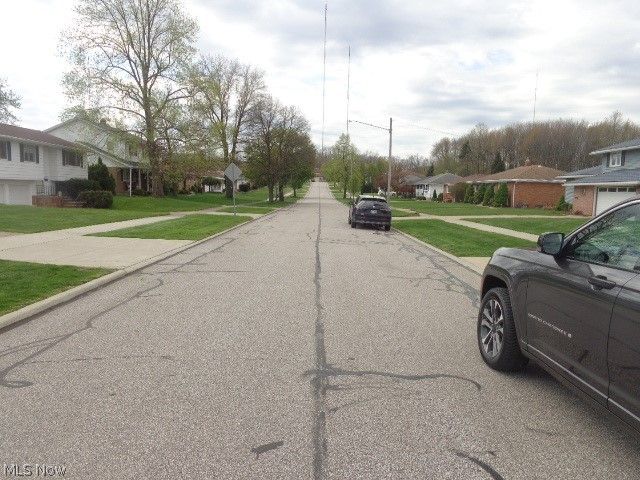 6195 Jamestown Drive, Parma, OH 44134