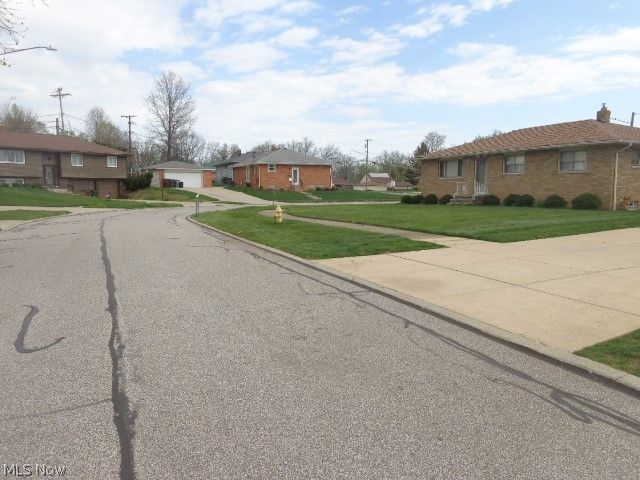 6195 Jamestown Drive, Parma, OH 44134