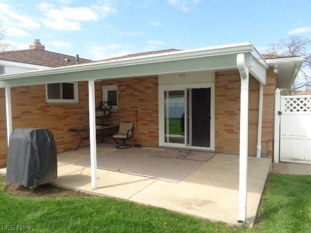 6195 Jamestown Drive, Parma, OH 44134