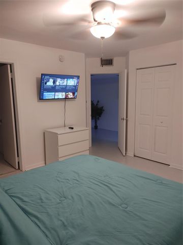 12900 SW 7th Court 410b, Pembroke Pines, FL 33027