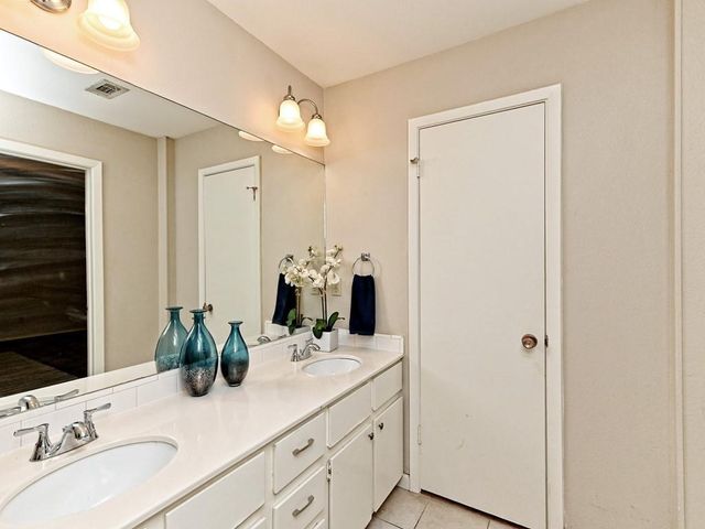 8300 Dixon DR, Austin, TX 78745