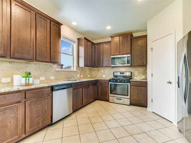 300 Wapiti RD, Buda, TX 78610