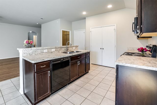 5527 Diaz Avenue, Fort Worth, TX 76107