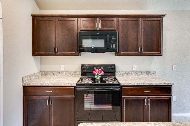 5527 Diaz Avenue, Fort Worth, TX 76107