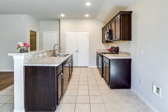 5527 Diaz Avenue, Fort Worth, TX 76107