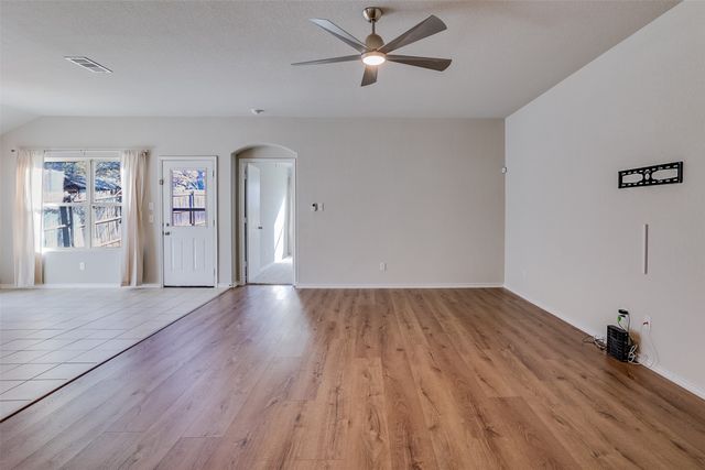 5527 Diaz Avenue, Fort Worth, TX 76107