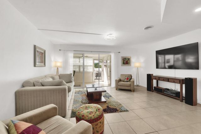 3714 Savoy Lane B, West Palm Beach, FL 33417