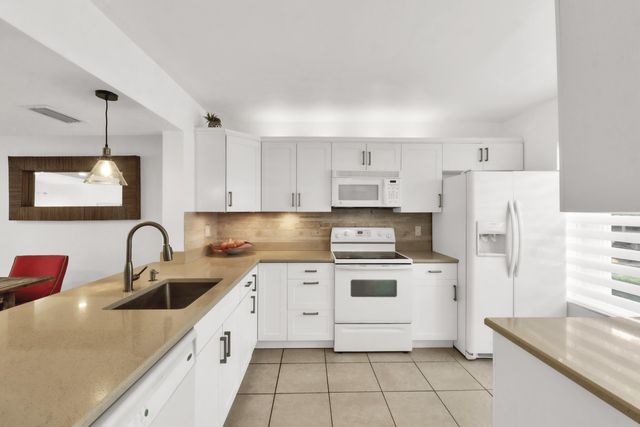 3714 Savoy Lane B, West Palm Beach, FL 33417