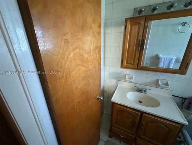 2961 NW 162nd St, Miami Gardens, FL 33054