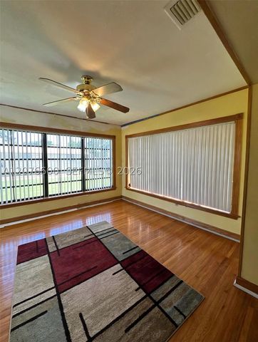 2961 NW 162nd St, Miami Gardens, FL 33054