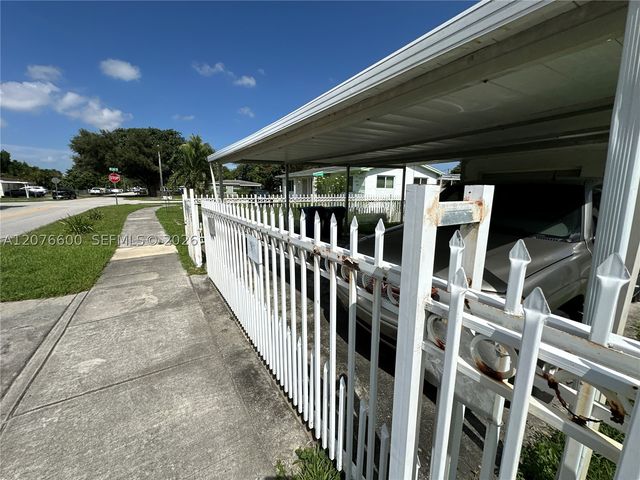 2961 NW 162nd St, Miami Gardens, FL 33054