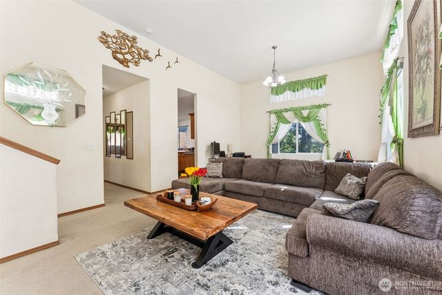 29854 30th Avenue S, Federal Way, WA 98003