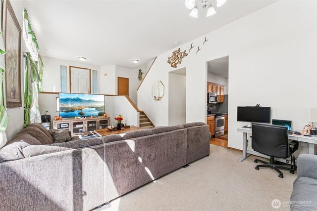 29854 30th Avenue S, Federal Way, WA 98003