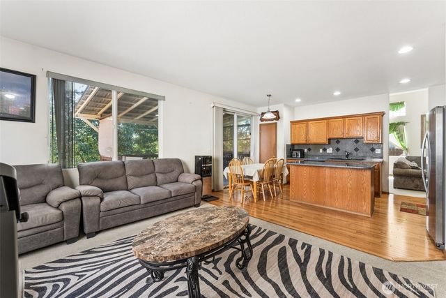 29854 30th Avenue S, Federal Way, WA 98003