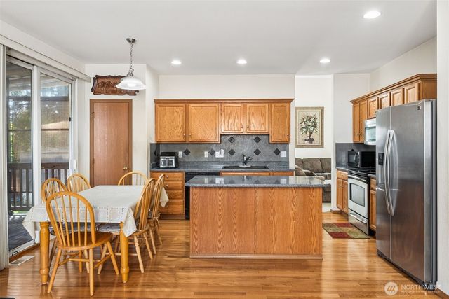 29854 30th Avenue S, Federal Way, WA 98003