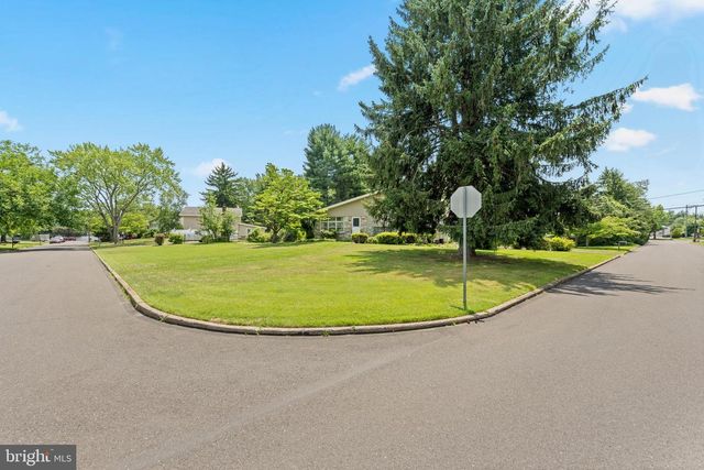 106 PEARL DR, Southampton, PA 18966