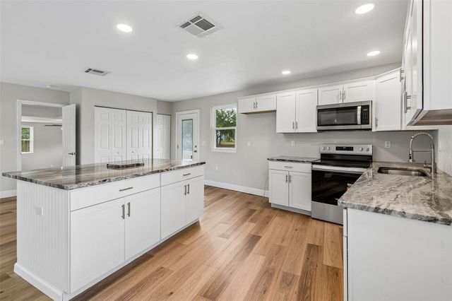 7745 WESTMORELAND DRIVE, Sarasota, FL 34243
