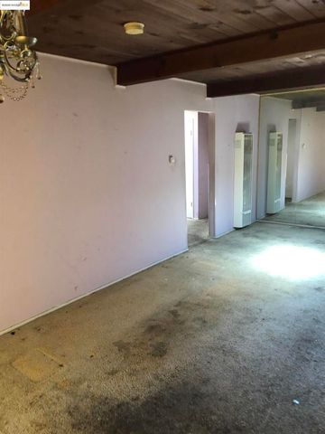 800 Payne Dr, Richmond, CA 94806