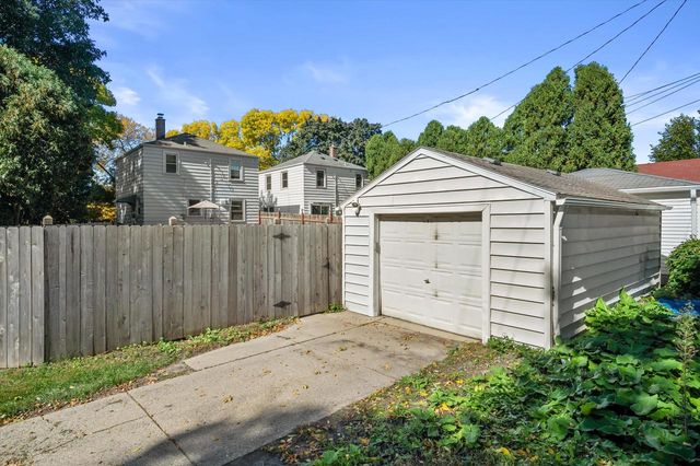 3476 S Ahmedi AVENUE, Milwaukee, WI 53207