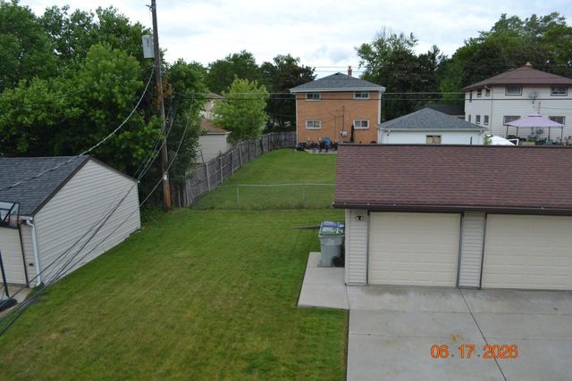 8926 W Tripoli AVENUE, Milwaukee, WI 53228