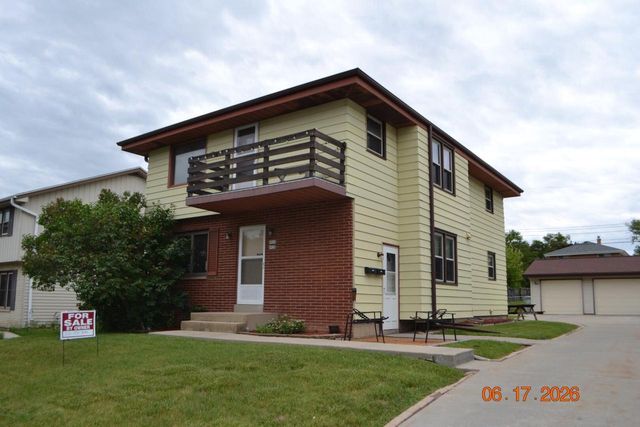 8926 W Tripoli AVENUE, Milwaukee, WI 53228