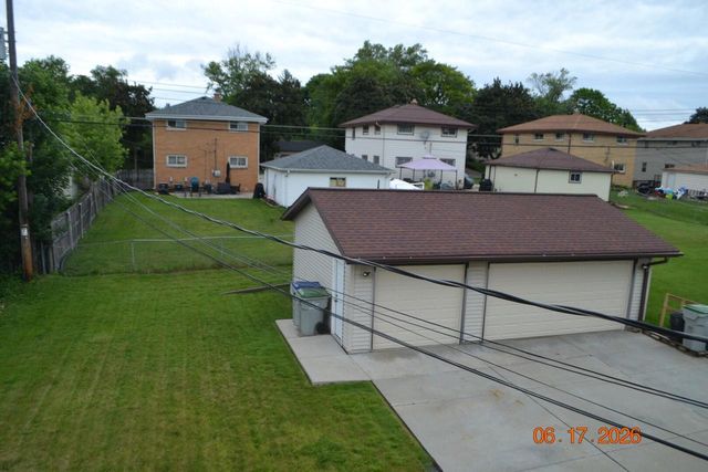 8926 W Tripoli AVENUE, Milwaukee, WI 53228
