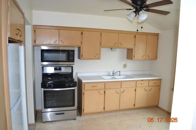 8926 W Tripoli AVENUE, Milwaukee, WI 53228